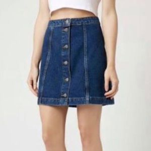 TOPSHOP BUTTON-DOWN DENIM MINI SKIRT